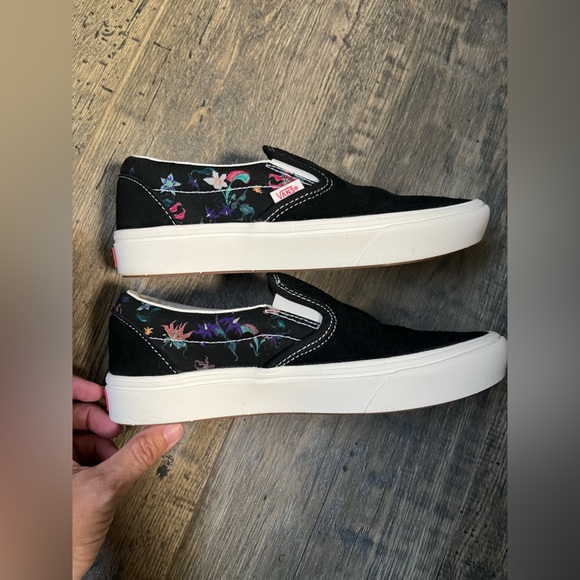 Vans - Picture 2 of 8